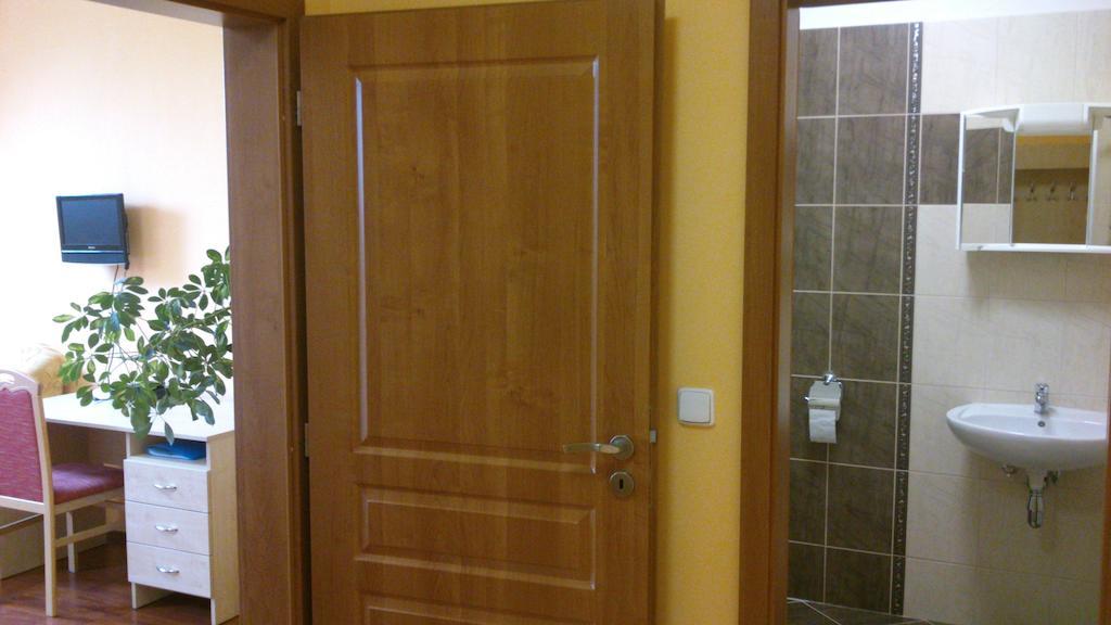 Hotel&Motorest V Údolí Zlatého potoka Blsany Habitación foto